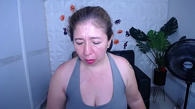 Snapshot of Valentinaa_mature chatting on 10-12-25, 09:03 Valentinaa mature online show from 10-12-25, 09:03