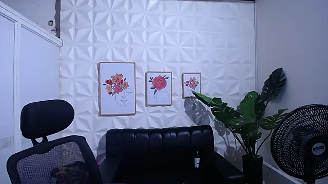 Valentinaa mature online show from 11-14-25, 11:13