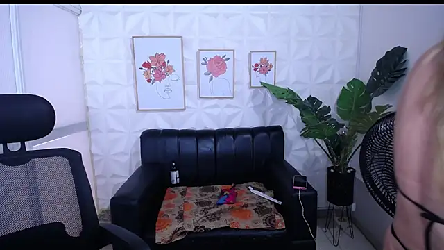 Valentinaa mature online show from 01-16-26, 07:18