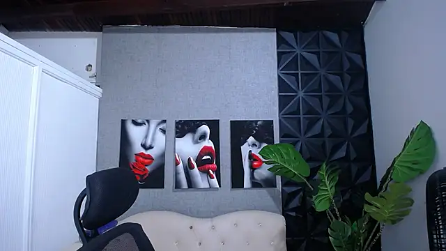 Valentinaa mature online show from 04-20-26, 10:55