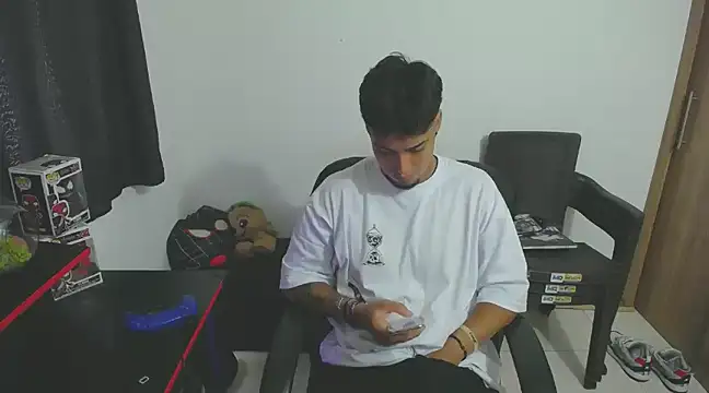 Snapshot of matias_bianco chatting on 02-15-25, 07:06 matias bianco online show from 02-15-25, 07:06