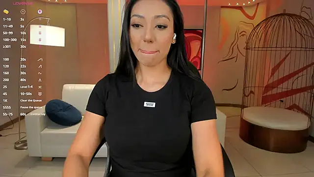 LizzHamilton   online show from 11-14-25, 09:46