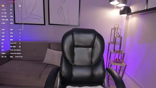 LizzHamilton   online show from 01-07-26, 07:27