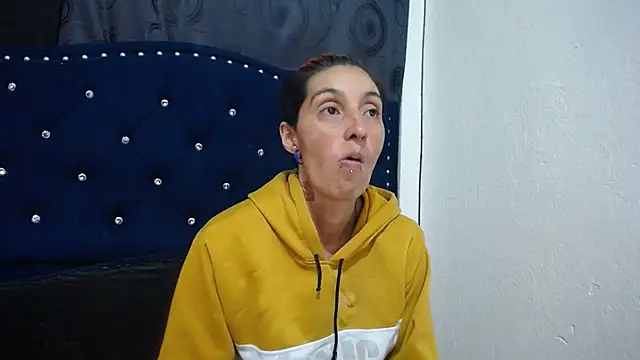 Snapshot of anyu1306 chatting on 01-11-25, 02:09 anyu1306 online show from 01-11-25, 02:09