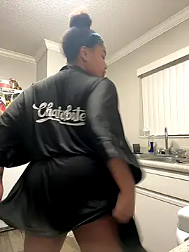 Snapshot of creamdreammmm chatting on 12-17-25, 04:29 creamdreammmm online show from 12-17-25, 04:29