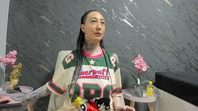 Rayanablackandwhite online show from 11-27-25, 08:00