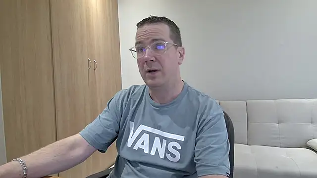 BrettJ81 online show from 11-19-25, 02:17