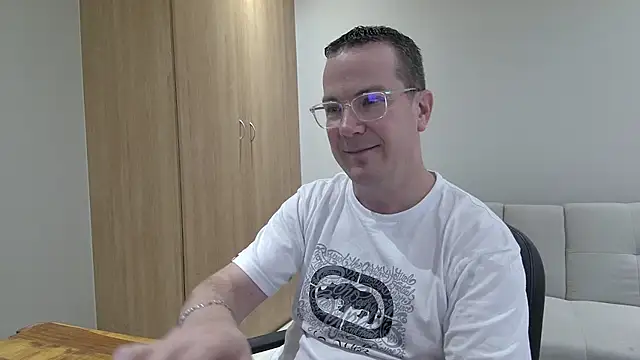 BrettJ81 online show from 11-21-25, 02:49