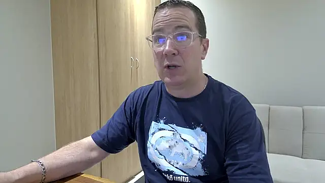 BrettJ81 online show from 01-10-26, 05:37