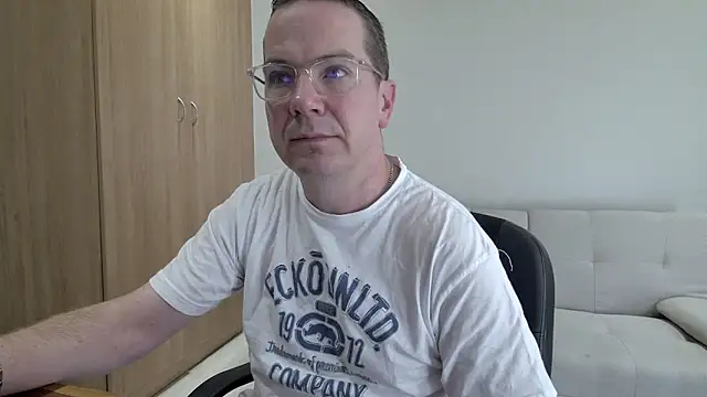 BrettJ81 online show from 04-11-26, 01:48