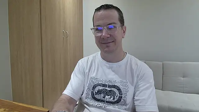 BrettJ81 online show from 04-17-26, 01:25