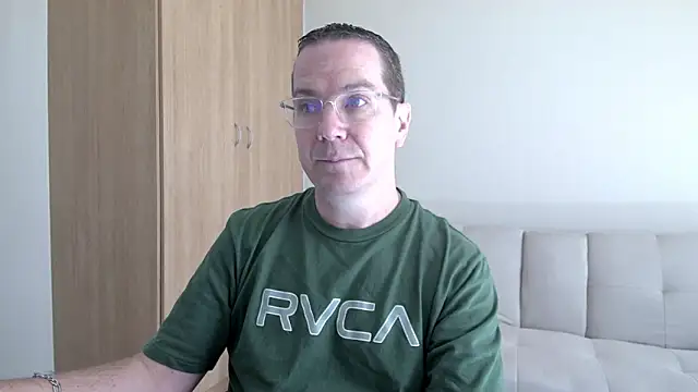 BrettJ81 online show from 04-18-26, 09:35