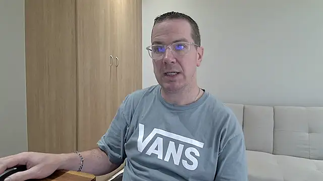 BrettJ81 online show from 04-30-26, 02:12