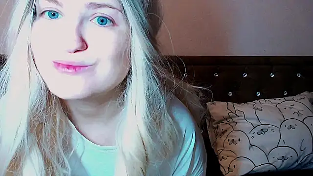 Snapshot of Sara4uu chatting on 11-09-25, 10:52 Sara4uu online show from 11-09-25, 10:52