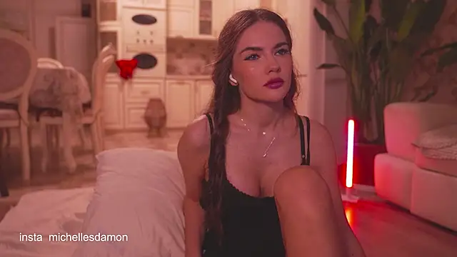 Snapshot of house_of_dragon chatting on 11-18-25, 01:00 house of dragon online show from 11-18-25, 01:00