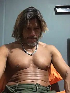 Snapshot of kvr27 chatting on 12-22-25, 01:35 kvr27 online show from 12-22-25, 01:35