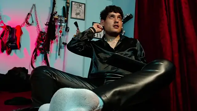 dom2travelersss online show from 04-13-26, 12:05