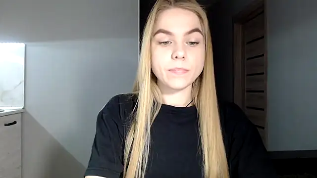 Snapshot of Sunbeam_ chatting on 01-08-25, 10:27 Sunbeam online show from 01-08-25, 10:27