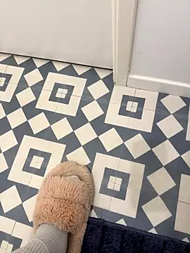 whose17 online show from 11-21-25, 01:26