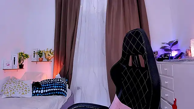 KeishaDanger  online show from 03-05-25, 04:34